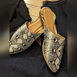 Women's Report snake skin mules size 9.5